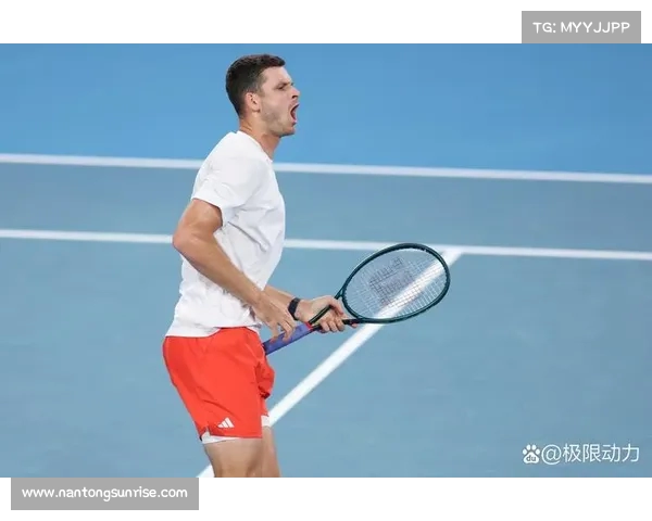 网球比赛风云榜：全球顶尖选手激战四大满贯赛场全程回顾与分析